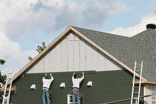 Professional Siding Installation technician working in Adamstown, MD